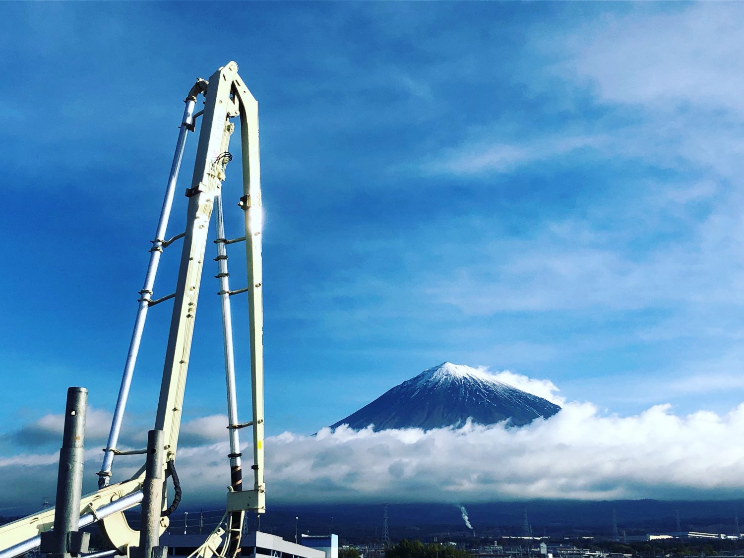 富士山一望.新築マンションコンクリート打設